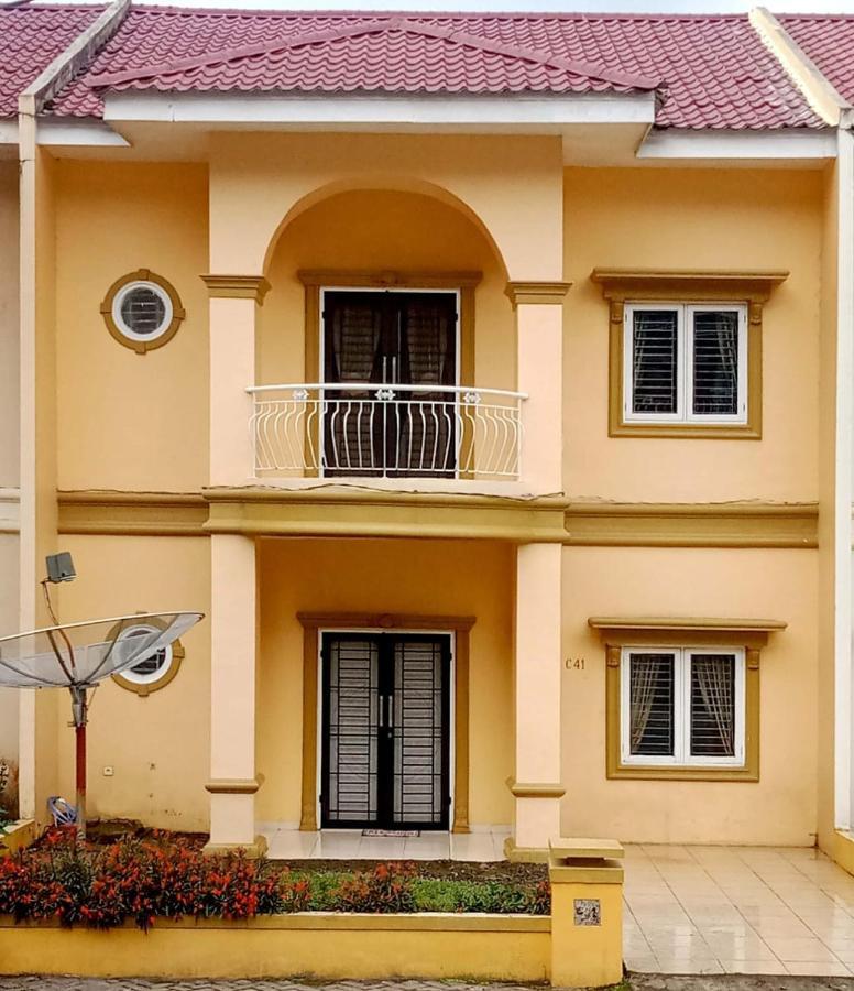 Villa Brastagi Resort Jalan Mimpin Tua Blok C No. 41 Berastagi Exterior foto