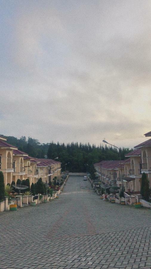 Villa Brastagi Resort Jalan Mimpin Tua Blok C No. 41 Berastagi Exterior foto