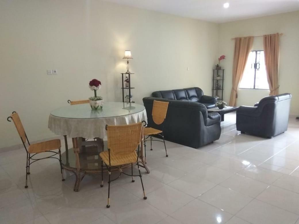 Villa Brastagi Resort Jalan Mimpin Tua Blok C No. 41 Berastagi Exterior foto