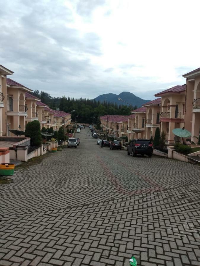 Villa Brastagi Resort Jalan Mimpin Tua Blok C No. 41 Berastagi Exterior foto