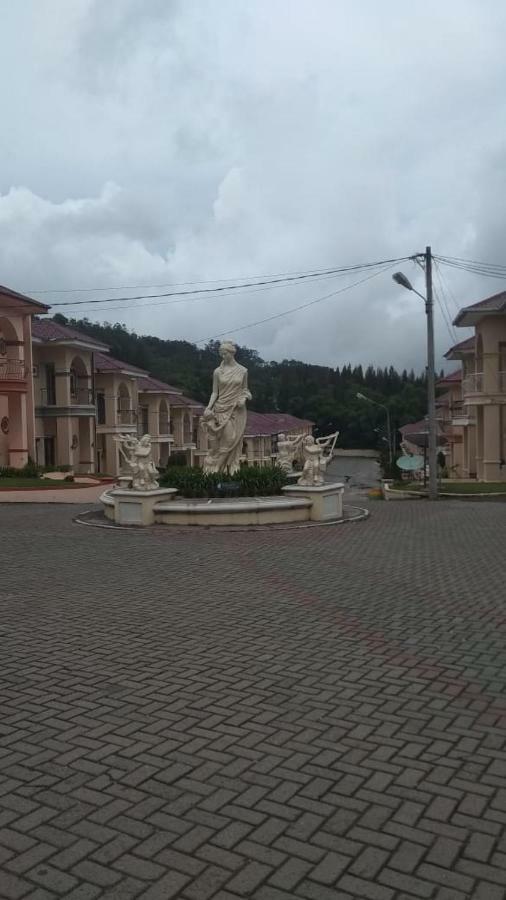Villa Brastagi Resort Jalan Mimpin Tua Blok C No. 41 Berastagi Exterior foto